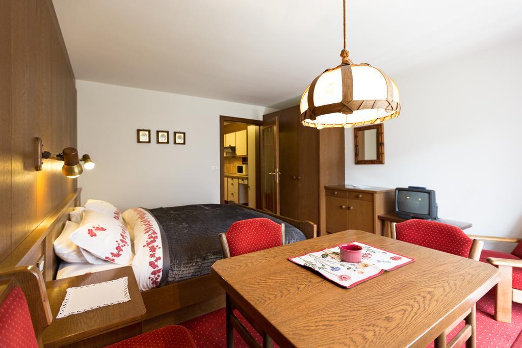 Apartments Meisules オルティゼーイ エクステリア 写真